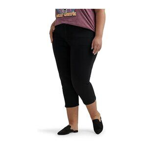 Lee Women's Plus Size Legendary Mid-Rise 21" Black Capri Jean - Size 24W